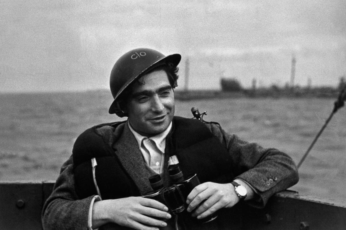 © Robert Capa - International Center of Photography/Magnum Photos- Robert Capa on a destroyer during the ship arrivals in French beach for landings and liberation of France, England 